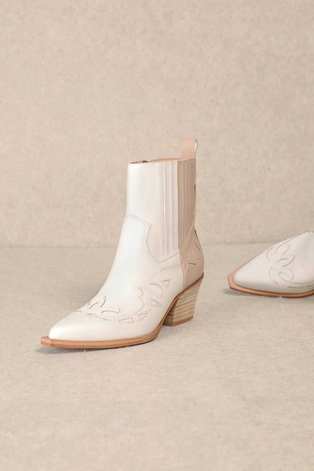 BETSY CHIC TWO-TONE COLOR WESTERN ANKLE BOOTS