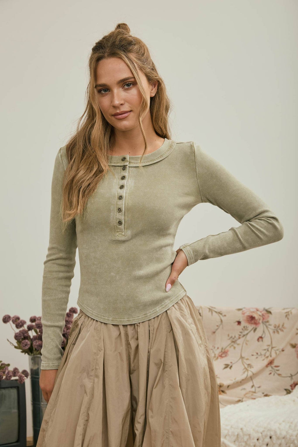 WASHED LONG SLEEVE RIBBED HENLEY KNIT TOP